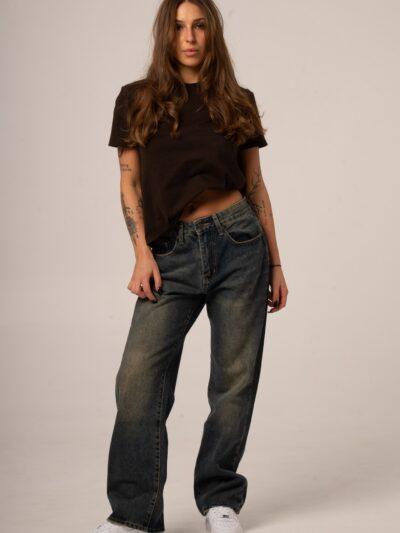 Jeansy damskie o kroju baggy z przetarciami